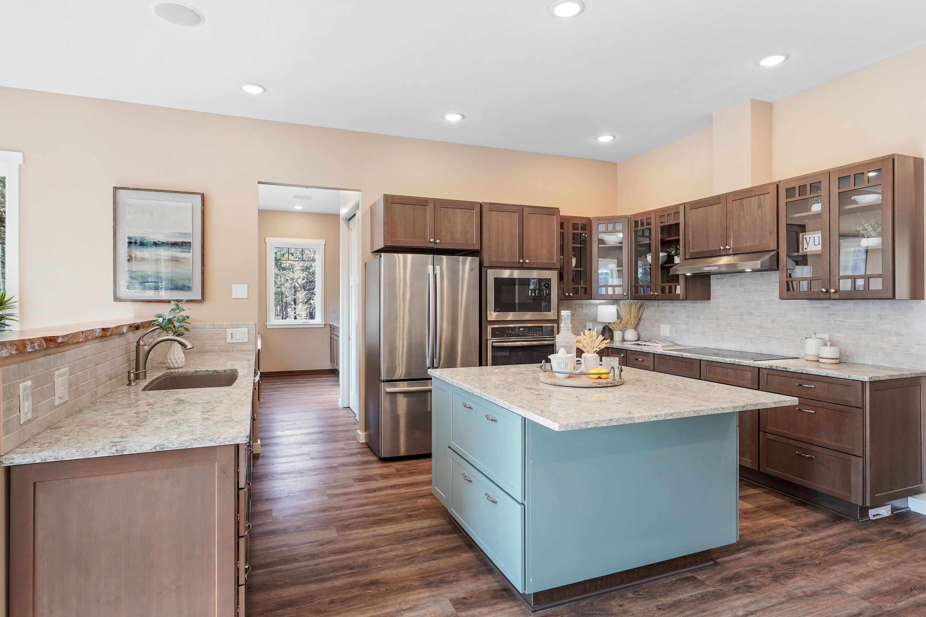 16178 Foothill Loop South Sisters, OR 97759 - Photo 4 of 14 Kitchen