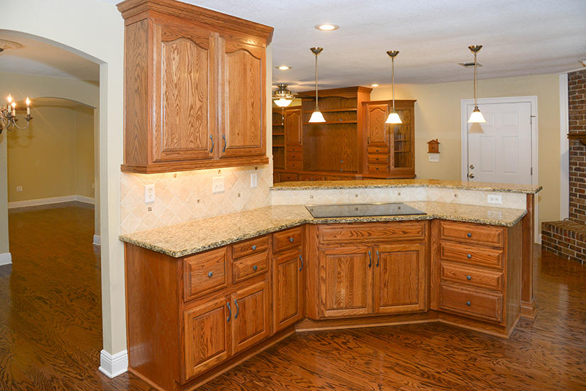 7 Elkwood Court Shalimar, FL 32579 - Photo 4 of 23 a bathroom with a sink and a mirror