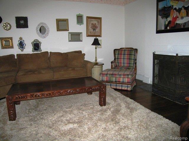 592 Cadieux Road Grosse Pointe, MI 48230 - Photo 8 of 22 Living Room