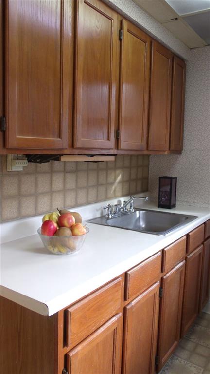 847 Middle Road Pittsburgh, PA 15234 - Photo 3 of 20 Cute kitchen.