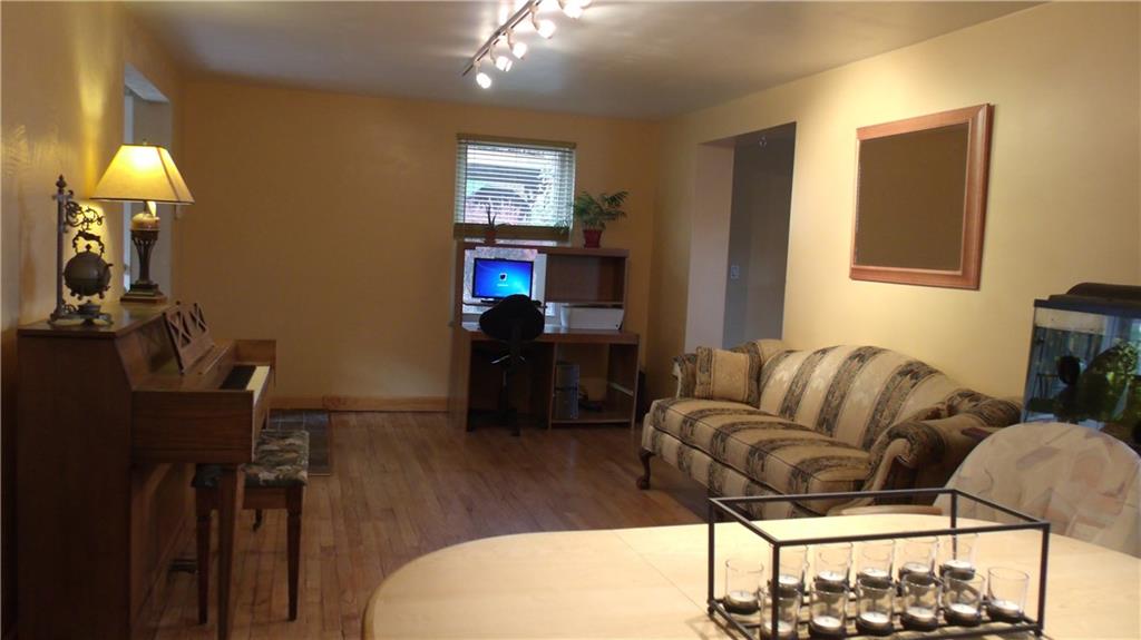 847 Middle Road Pittsburgh, PA 15234 - Photo 7 of 20 Living room with track lighting.