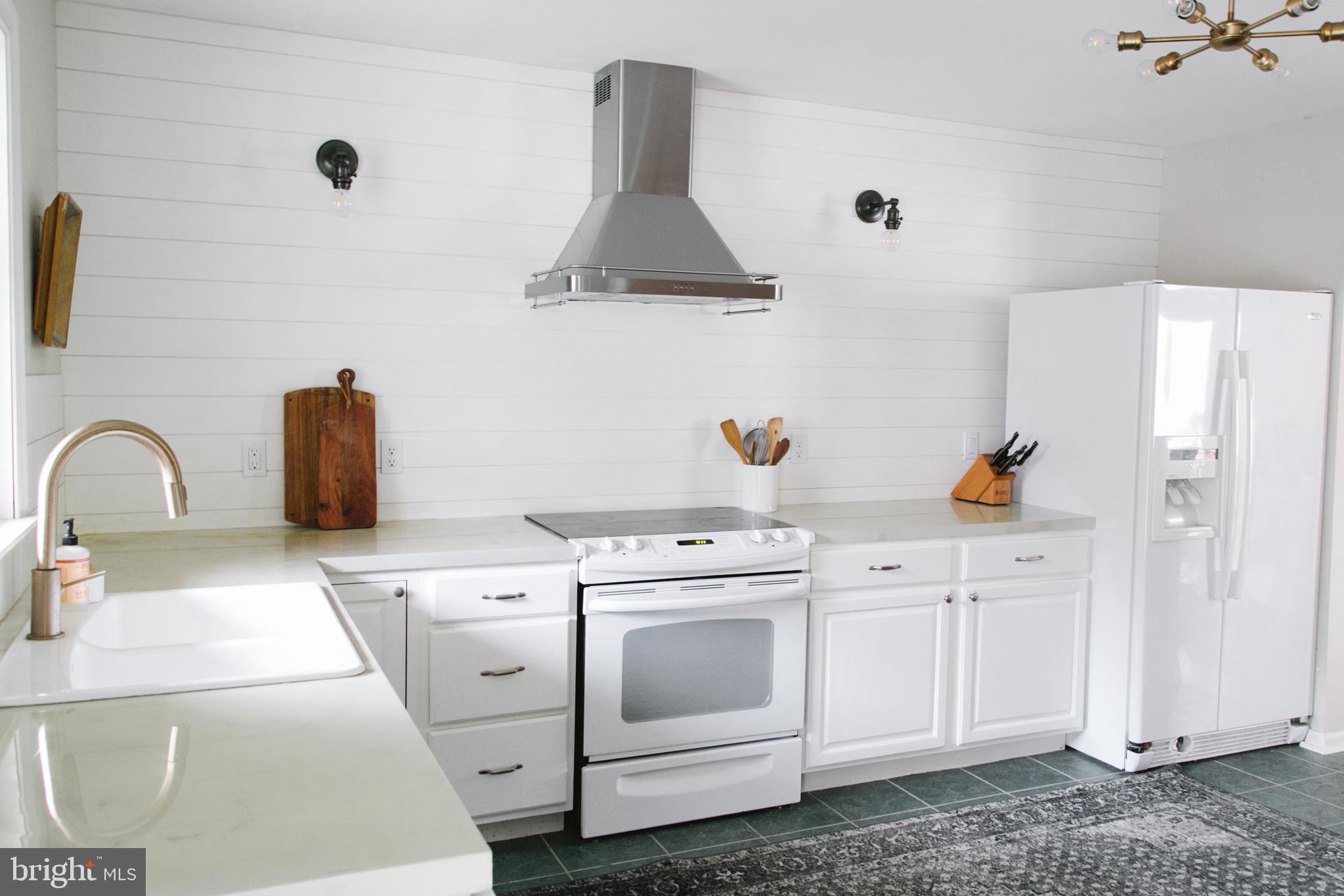 30 Tupelo Street Lititz, PA 17543 - Photo 4 of 20 Refreshed kitchen