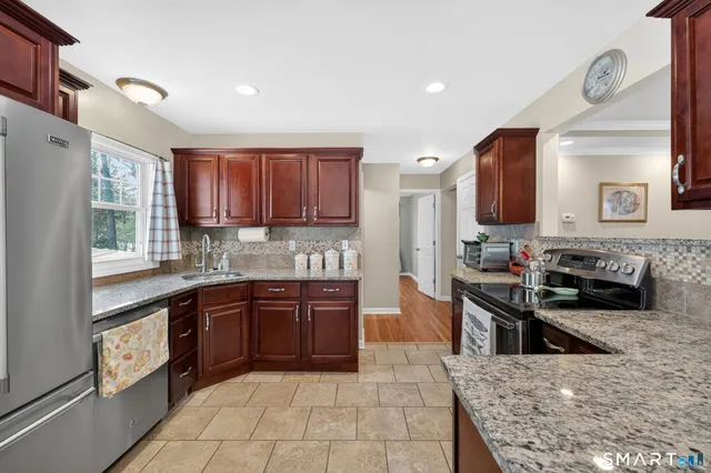 $410,000 | 17 Elizabeth Street, Granby, CT 06035