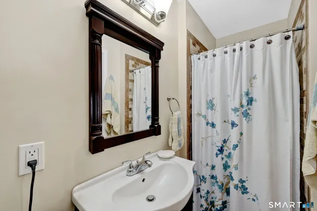 $410,000 | 17 Elizabeth Street, Granby, CT 06035