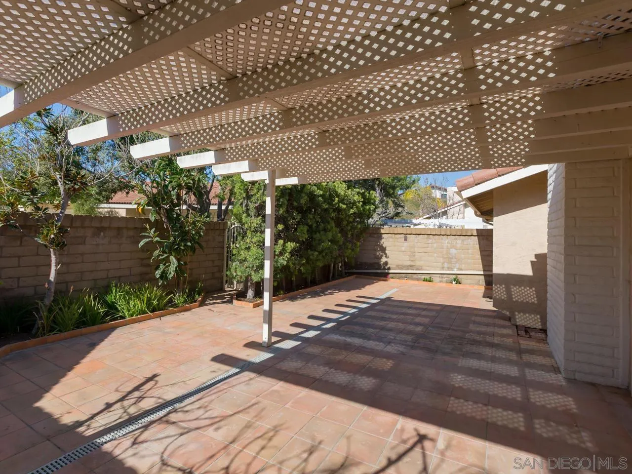 1804 Caminito Ascua La Jolla, CA 92037 - Photo 20 of 20 a patio with table and chairs