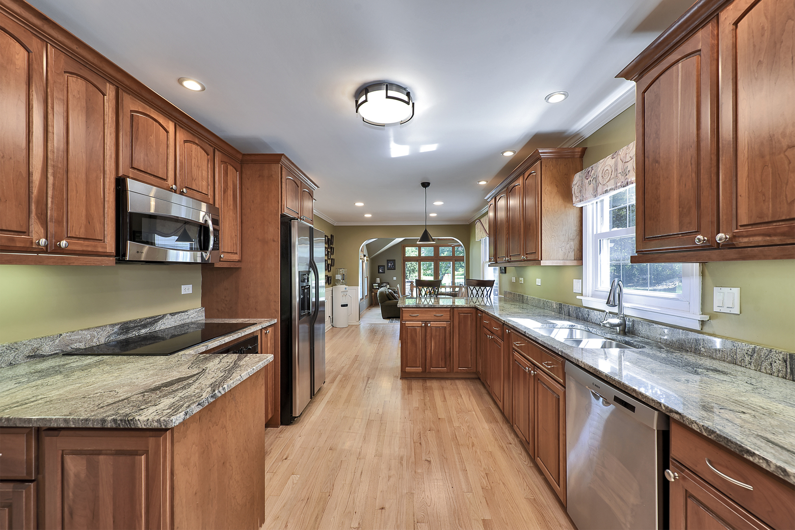 381 Grayfriars Lane Inverness, IL 60067 - Photo 9 of 37