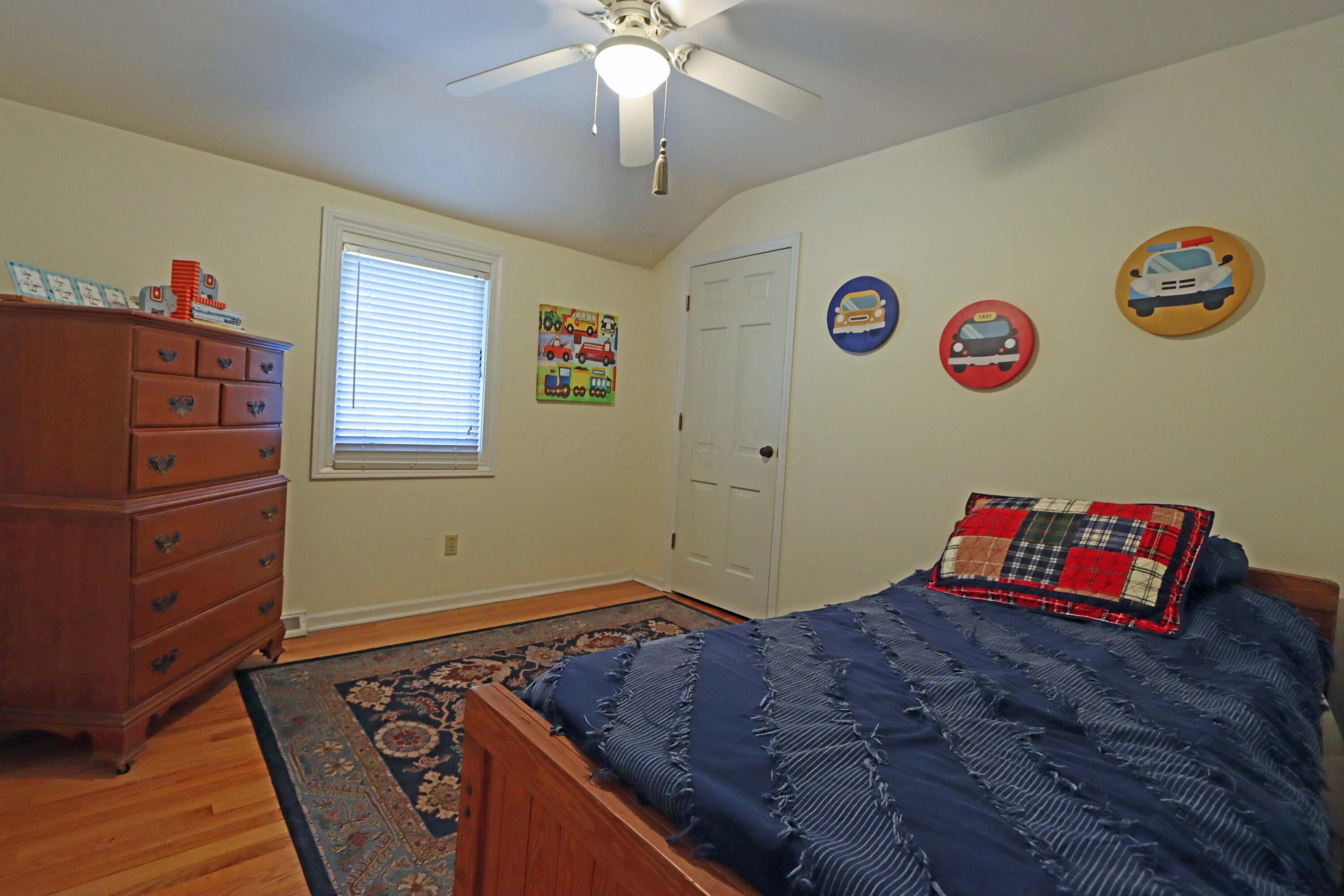 3969 Newhall Road Upper Arlington, OH 43220 - Photo 45 of 82 4th bedroom with double closet and hardwood flooring