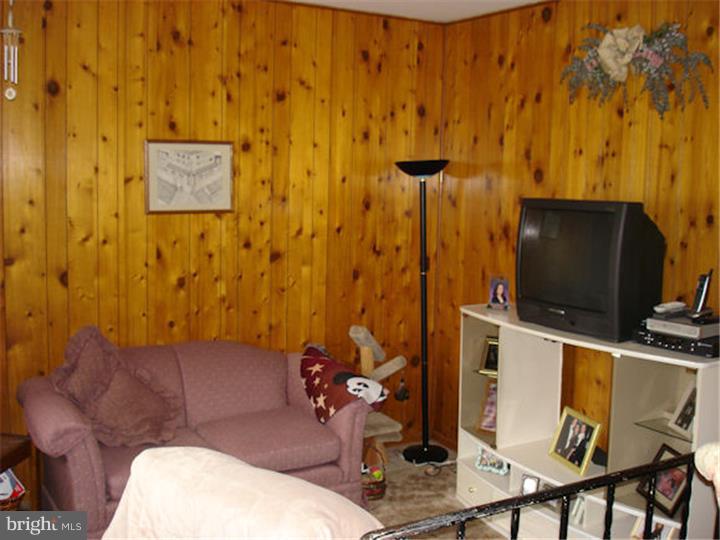 2160 Yardville Hamilton Square Road Hamilton, NJ 08690 - Photo 6 of 11 Family Room