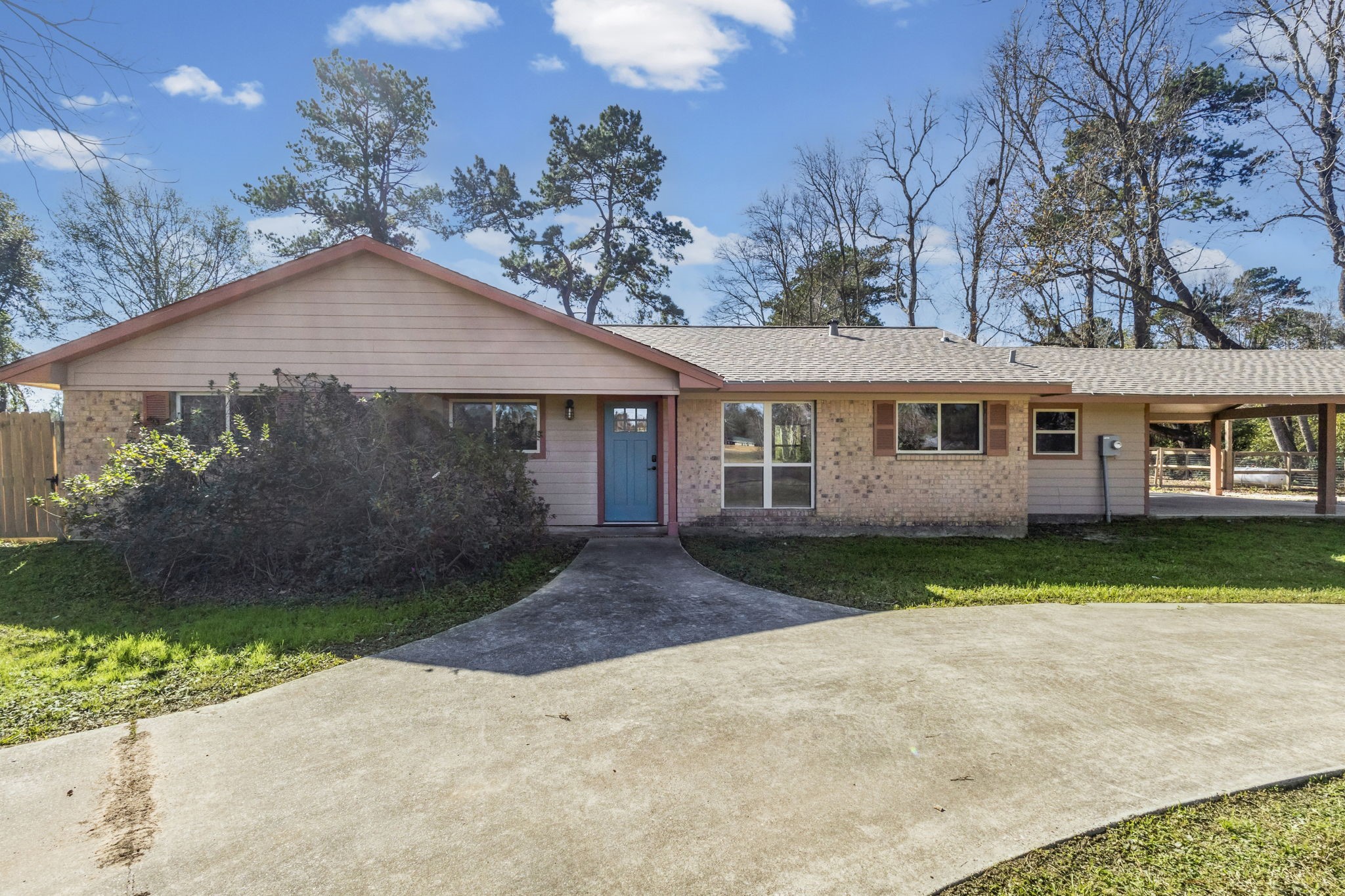 44271 Highway 105 Hull, TX 77564 - Photo 5 of 38 a front view of a house with a yard and garage