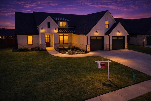 $577,655 | 2033 Nichole Boulevard, Pottsboro, TX 75076