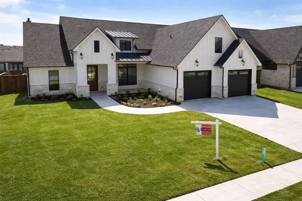 $577,655 | 2033 Nichole Boulevard, Pottsboro, TX 75076