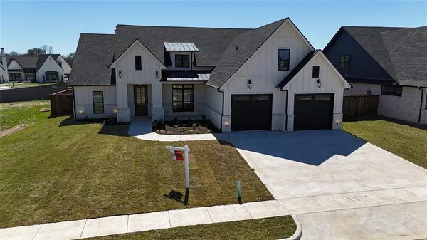 $577,655 | 2033 Nichole Boulevard, Pottsboro, TX 75076
