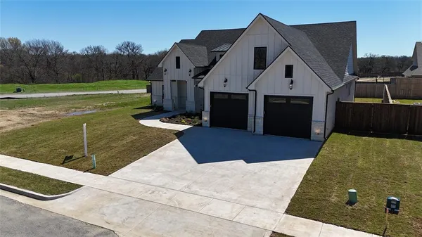 $577,655 | 2033 Nichole Boulevard, Pottsboro, TX 75076