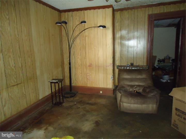 239 Spring Street Trenton, NJ 08618 - Photo 4 of 12 Living Room