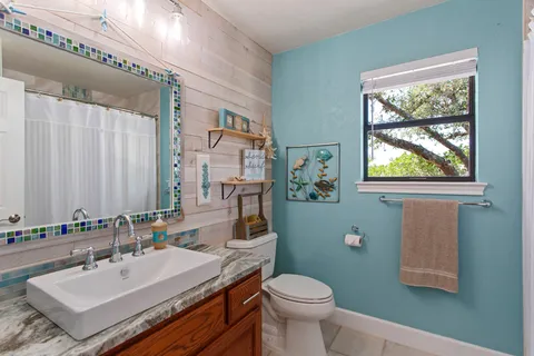 $975,000 | 1121 Kings Cove Drive, Canyon Lake, TX 78133