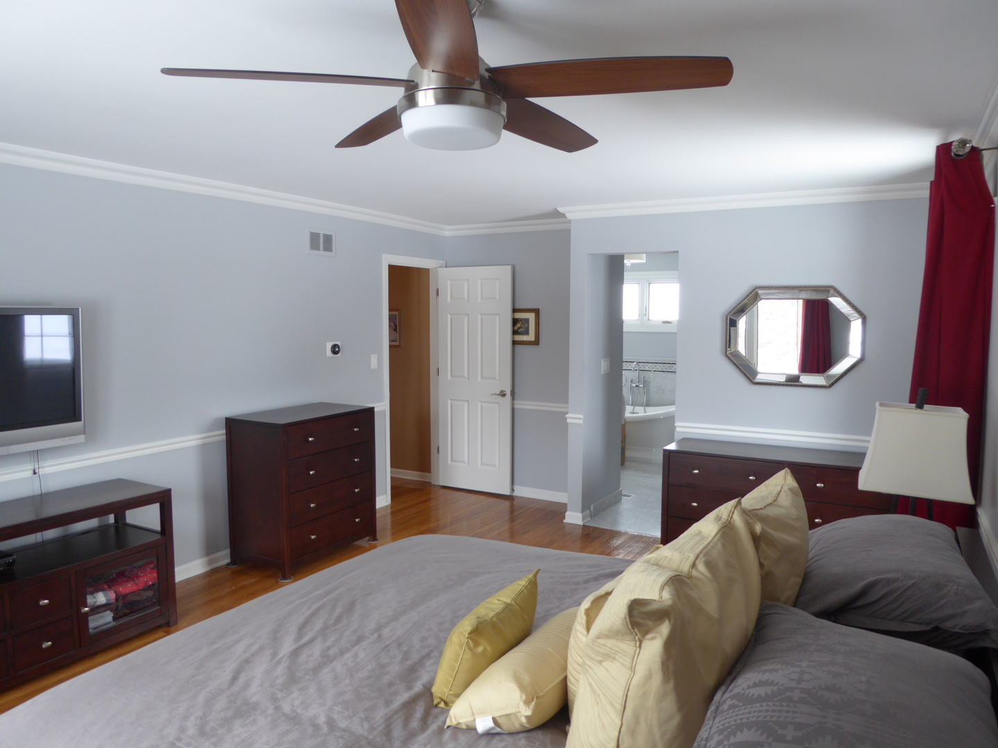 3324 Lake Knoll Drive Northbrook, IL 60062 - Photo 22 of 27 a bedroom with a bed and a mirror
