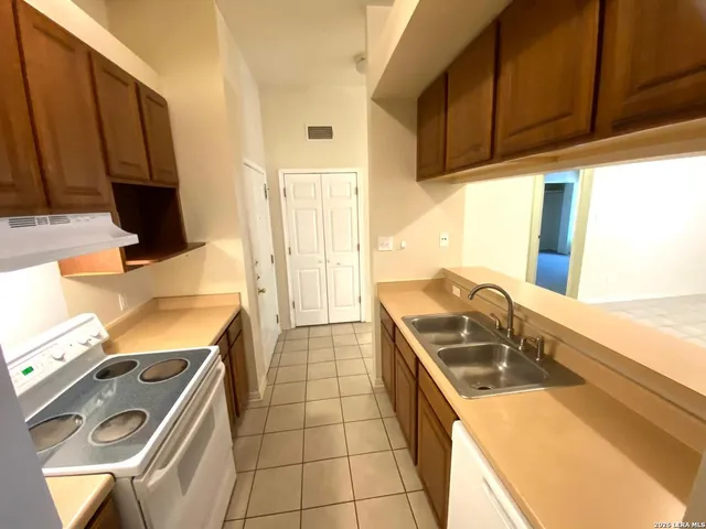 $950 | 506 Dukeway, Unit 3, Universal City, TX 78148