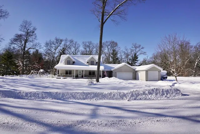 $381,000 | 85 South Hilton Park Road, Muskegon, MI 49442