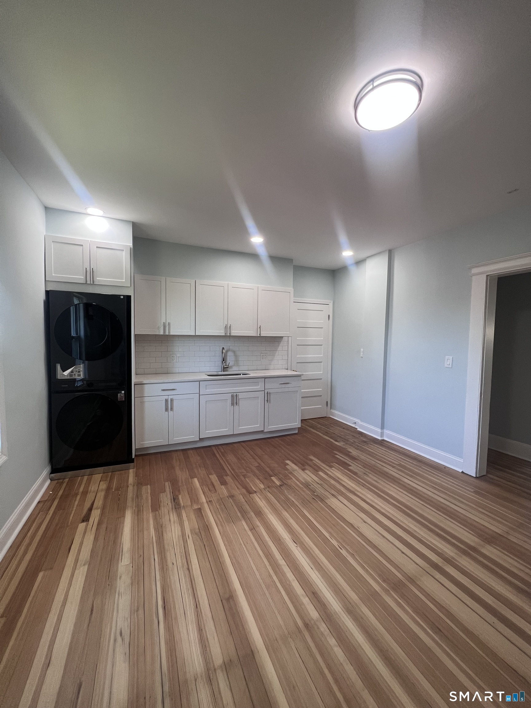 335 Ridgefield Avenue Bridgeport, CT 06610 - Photo 9 of 22 KITCHEN