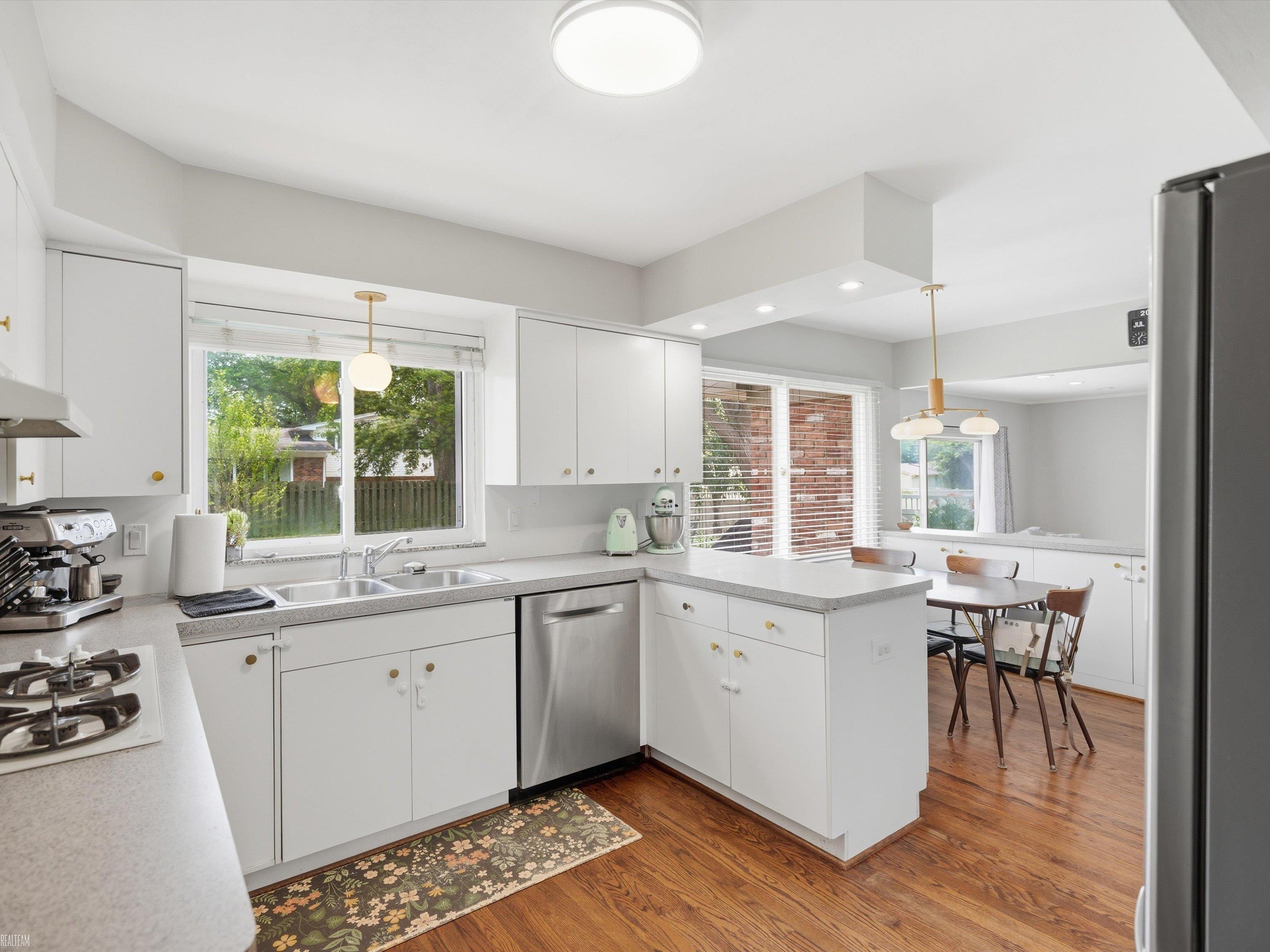 7041 Stonebrook Road West Bloomfield, MI 48322 - Photo 15 of 45 Gallery Image 15