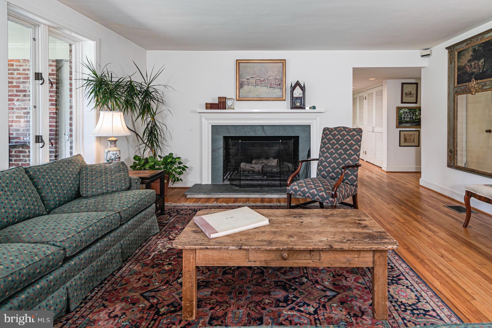 423 Ellisdale Road Crosswicks, NJ 08515 - Photo 12 of 39 Living Room