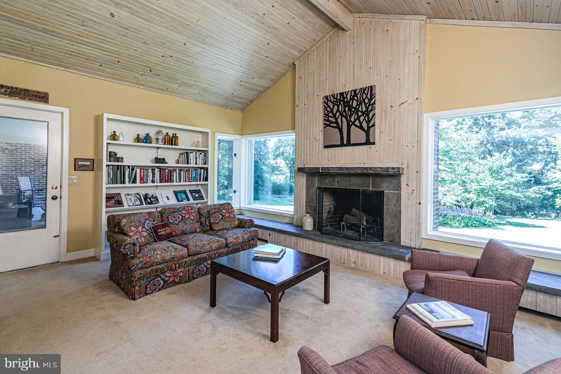 423 Ellisdale Road Crosswicks, NJ 08515 - Photo 7 of 39 Family Room
