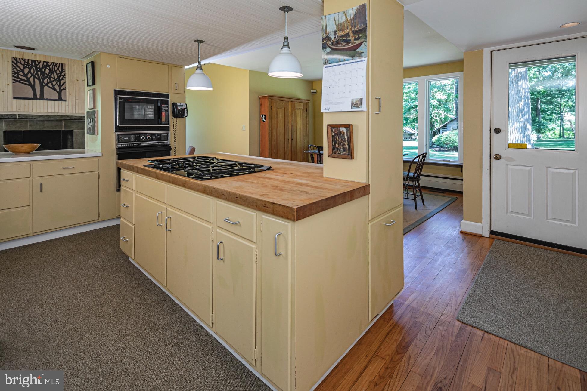 423 Ellisdale Road Crosswicks, NJ 08515 - Photo 9 of 39 Kitchen / Side Entry