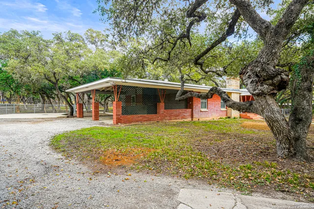 a view of a house with backyard porch and garden