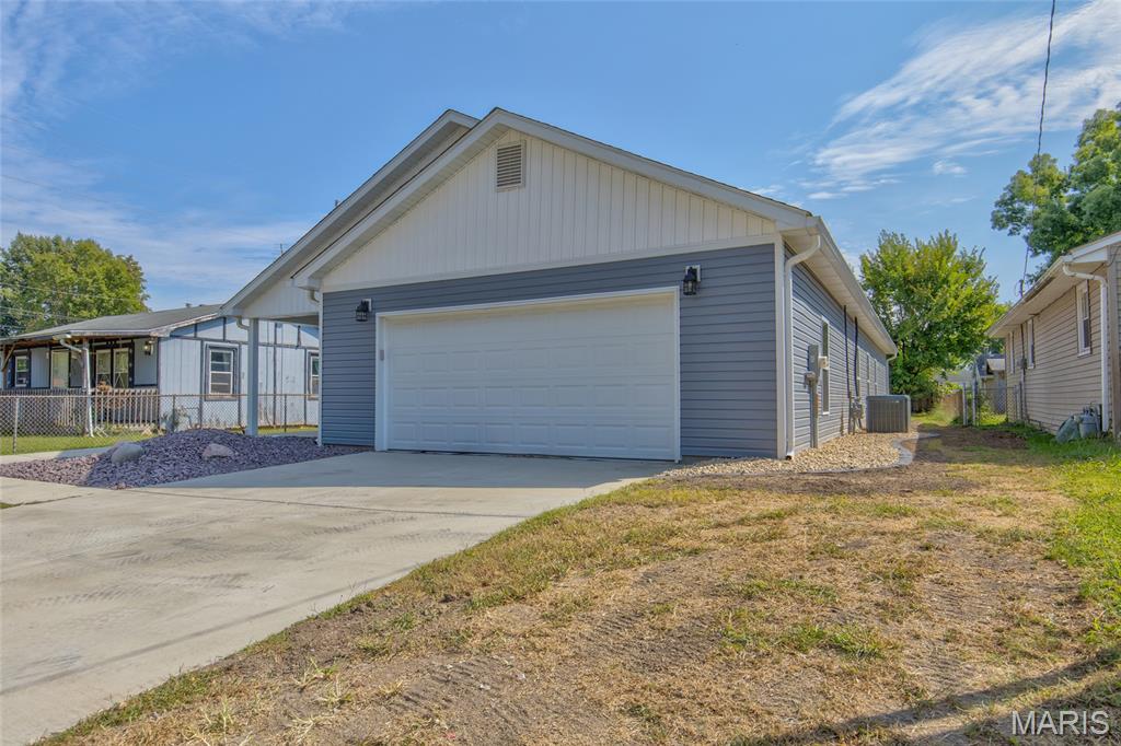 731 Dugger Street Bethalto, IL 62010 - Photo 3 of 51