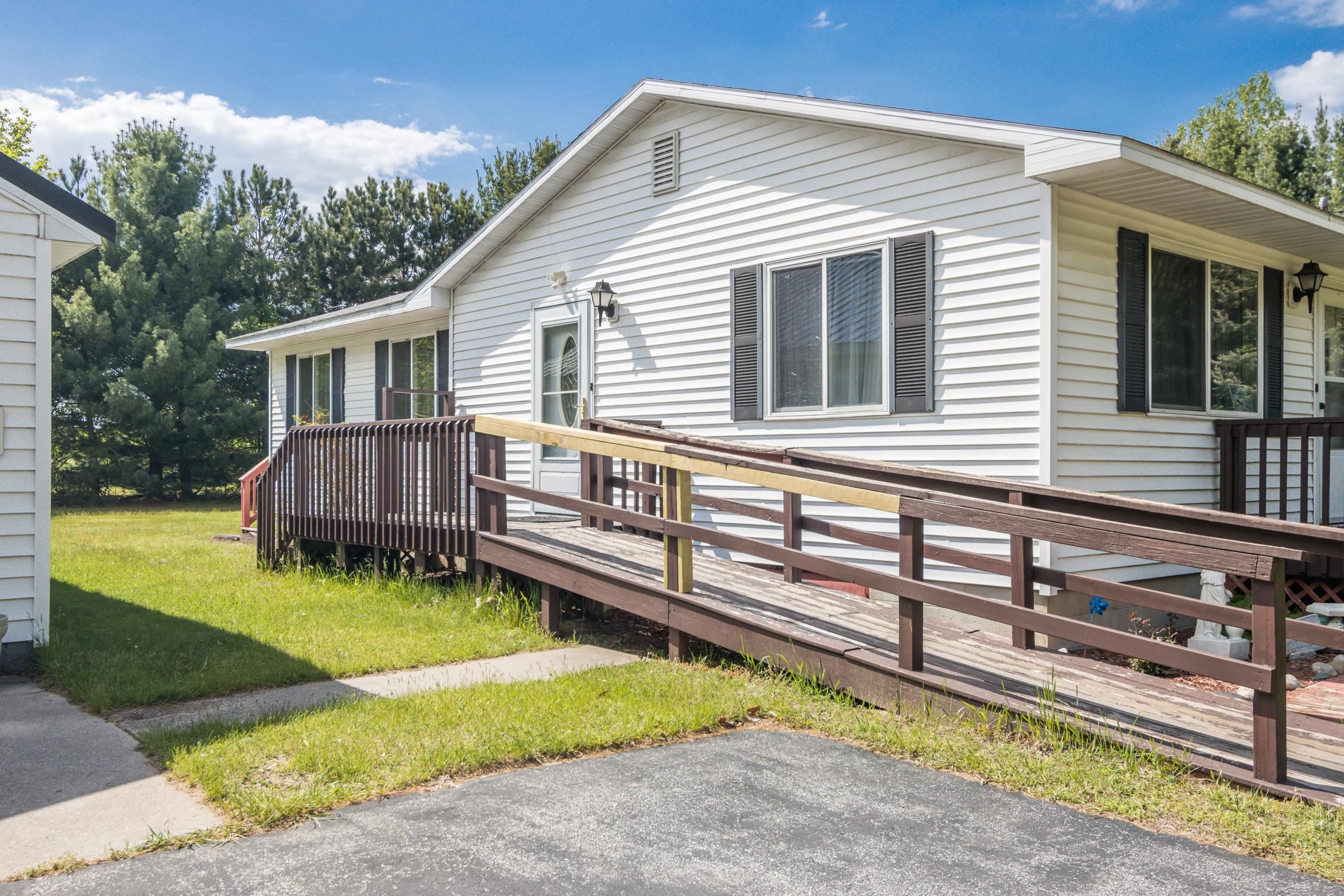 1836 Hanmer Road Benzonia, MI 49616 - Photo 3 of 37