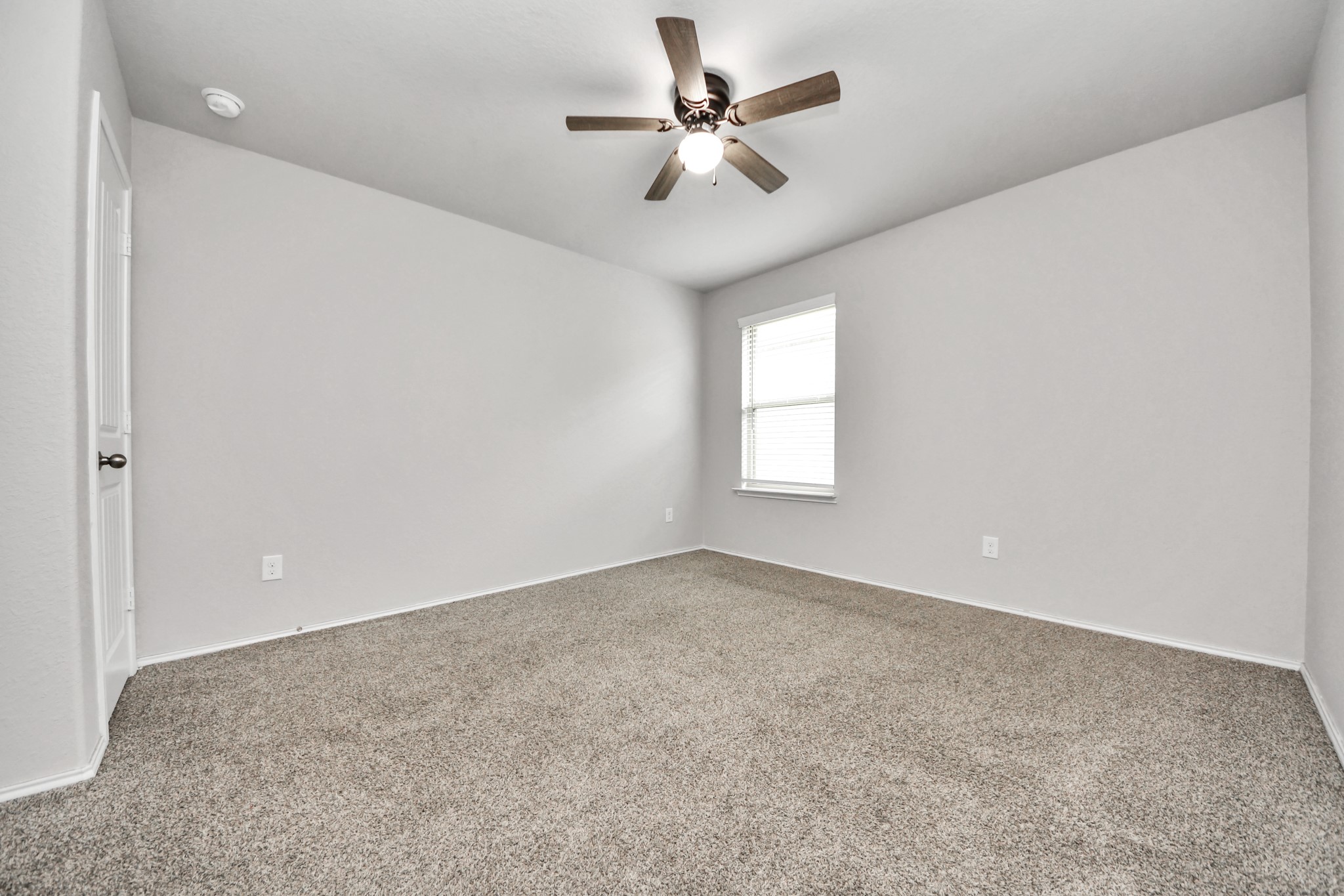 8302 Rose Petals Lane Rosharon, TX 77583 - Photo 21 of 42 Secondary bedroom with natural light