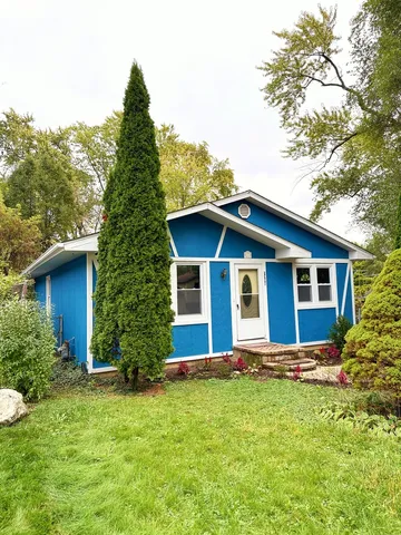 a view of front of house with a yard