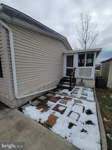 a view of backyard of the house