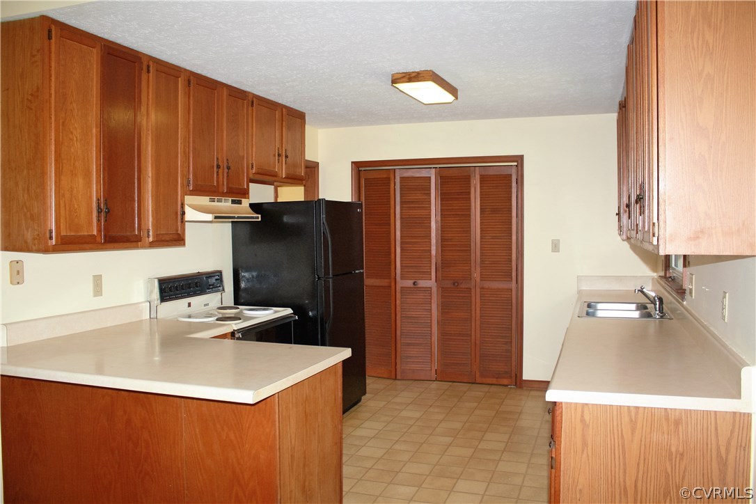 2284 Pony Farm Road Maidens, VA 23102 - Photo 5 of 14 a kitchen with kitchen island a sink stove and refrigerator