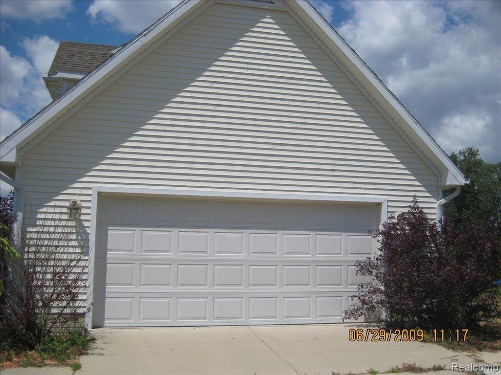 46616 Wear Road Belleville, MI 48111 - Photo 3 of 5 Garage