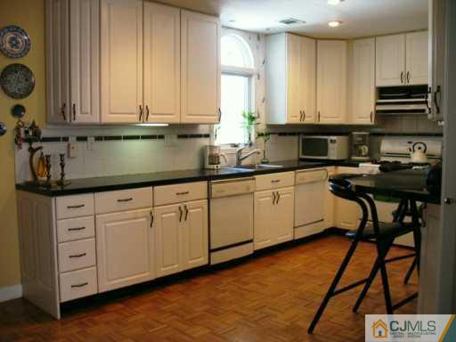 34 Timber Road East Brunswick, NJ 08816 - Photo 4 of 8 Gallery Image 4