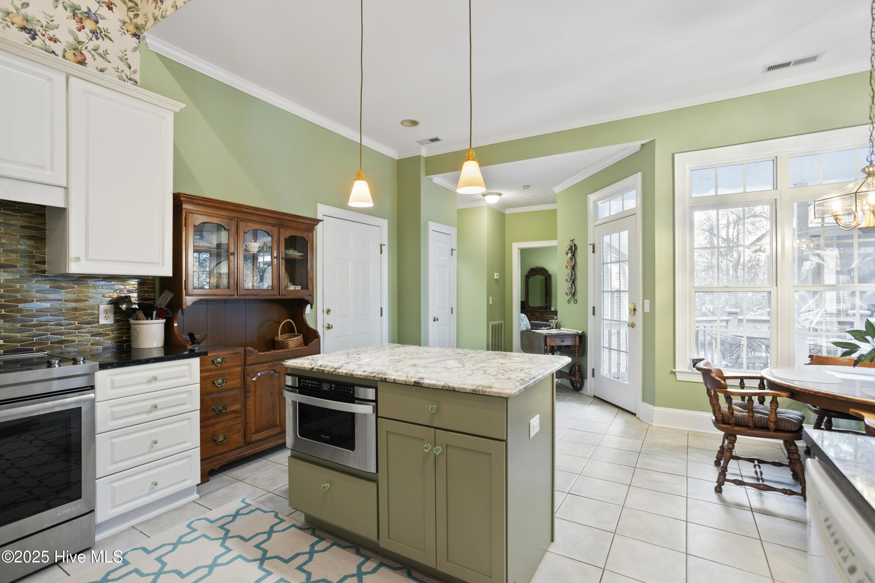 286 Goose Neck Road West Rocky Point, NC 28457 - Photo 18 of 49 Large Kitchen!