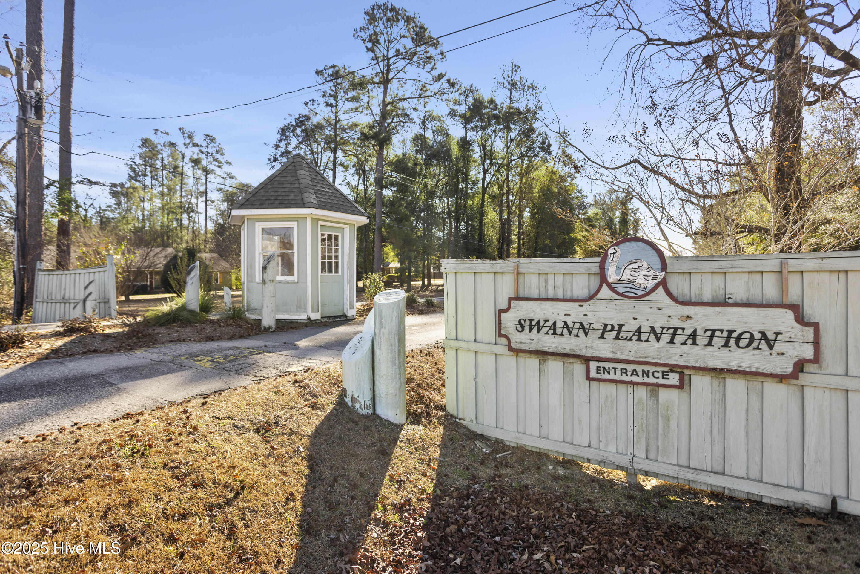 286 Goose Neck Road West Rocky Point, NC 28457 - Photo 2 of 49 Front of Communty