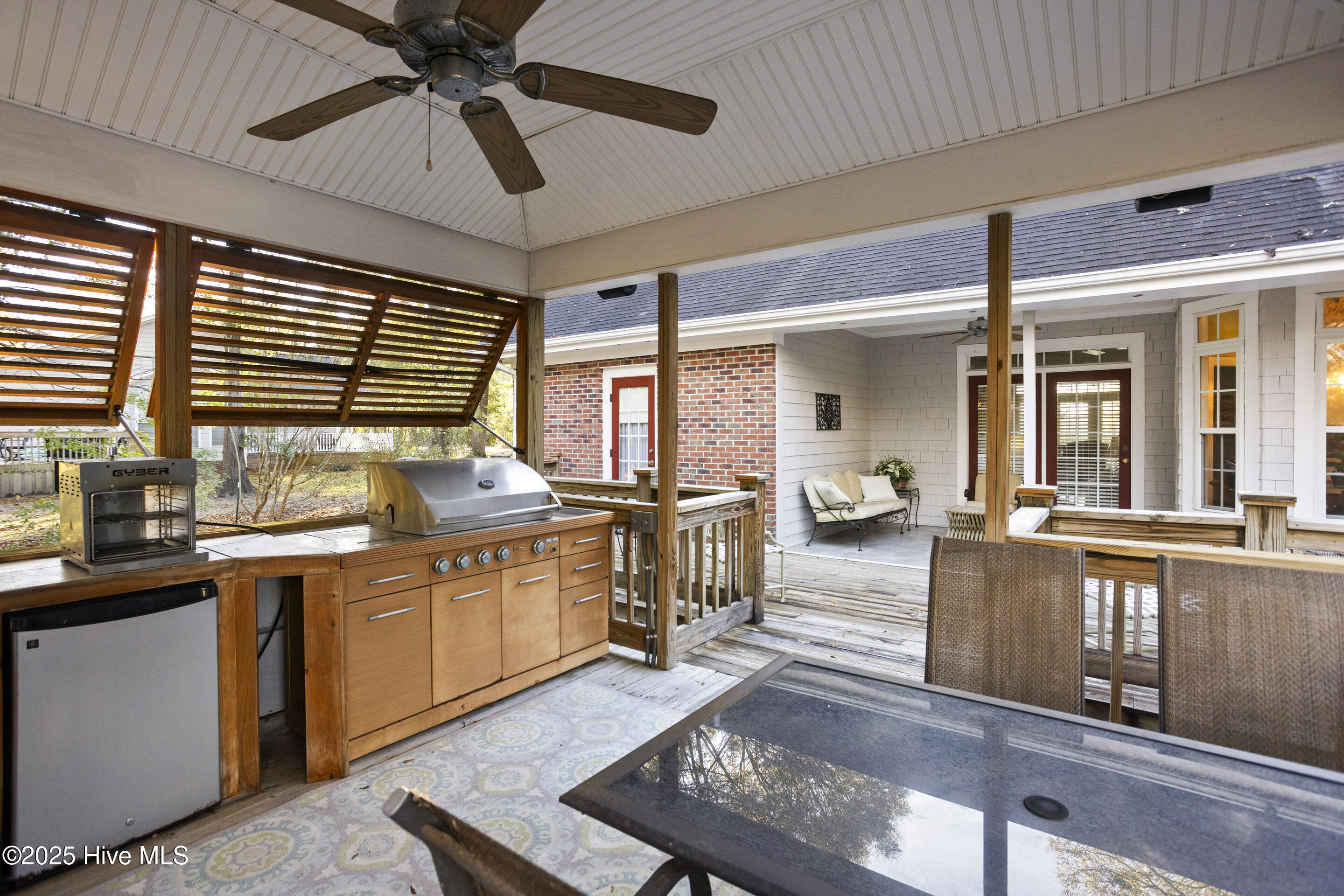 286 Goose Neck Road West Rocky Point, NC 28457 - Photo 35 of 49 Outdoor fireplace and kitchen
