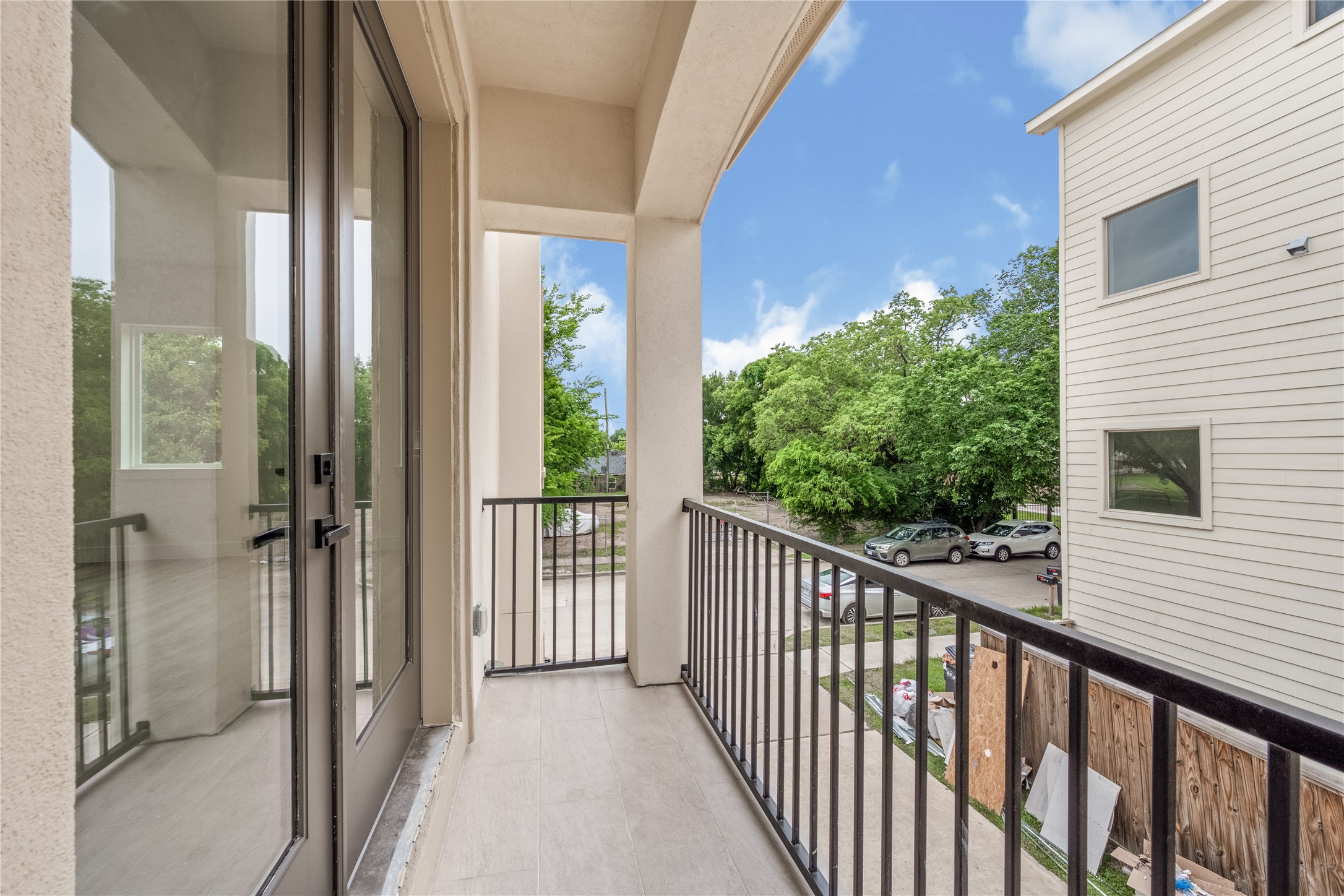 3335 Kilgore Street Houston, TX 77021 - Photo 13 of 27 Balcony view on 2nd level