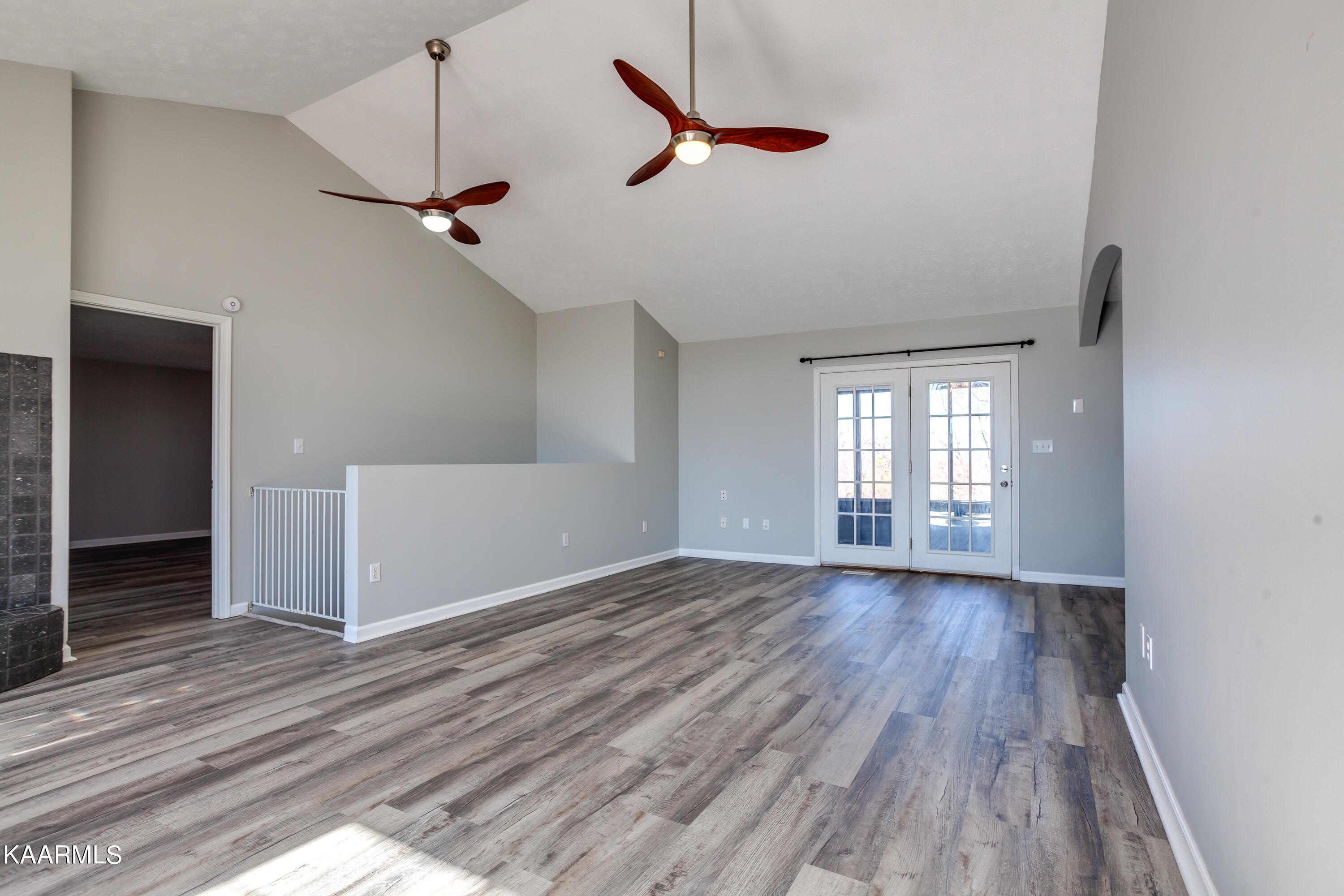 684 Fox Hunter Road Maynardville, TN 37807 - Photo 3 of 32 LIVING ROOM