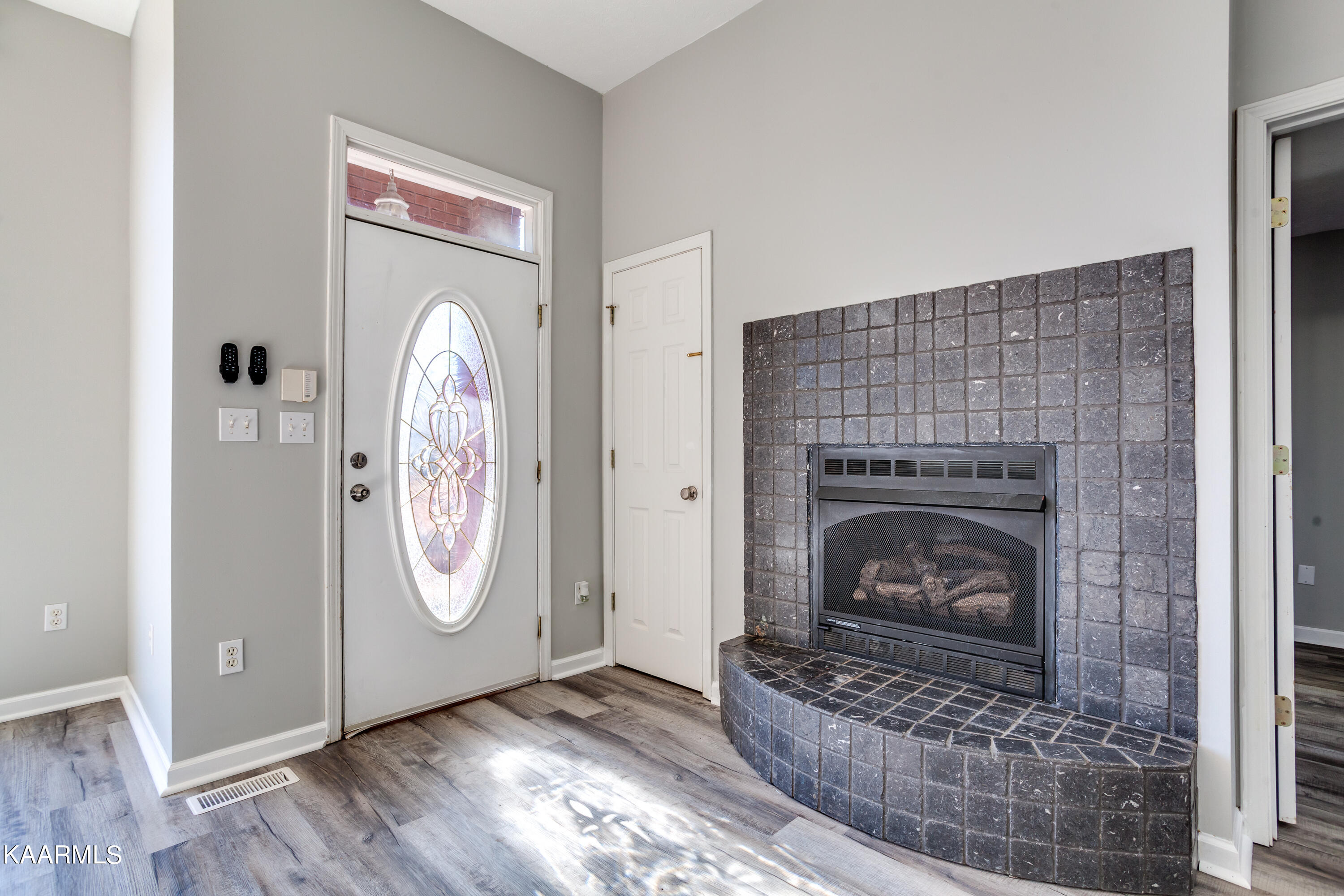 684 Fox Hunter Road Maynardville, TN 37807 - Photo 5 of 32 FIREPLACE