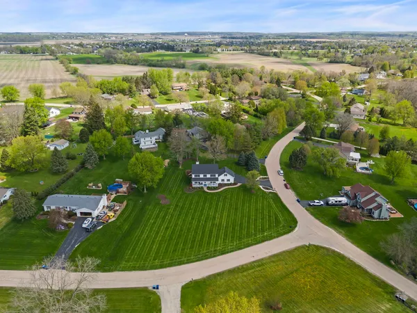 $600,000 | S172 Rowe Road, Elburn, IL 60119