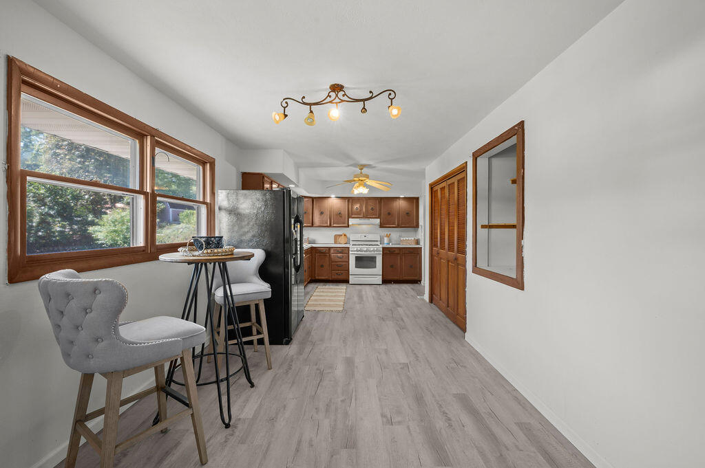 1240 Chapelgate Road Niles, MI 49120 - Photo 8 of 33 08