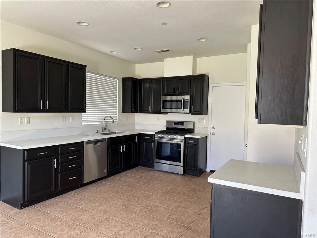 1237 Sherry Way Redlands, CA 92374 - Photo 4 of 18