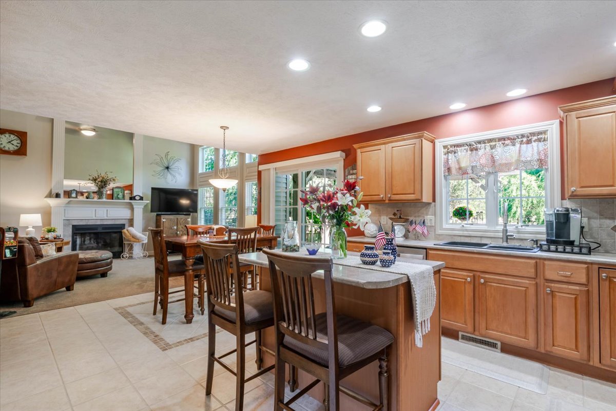 3711 Rave Road Bloomington, IL 61704 - Photo 10 of 56