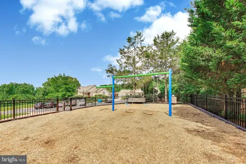 $560,000 | 14738 Grobie Pond Lane, Centreville, VA 20120