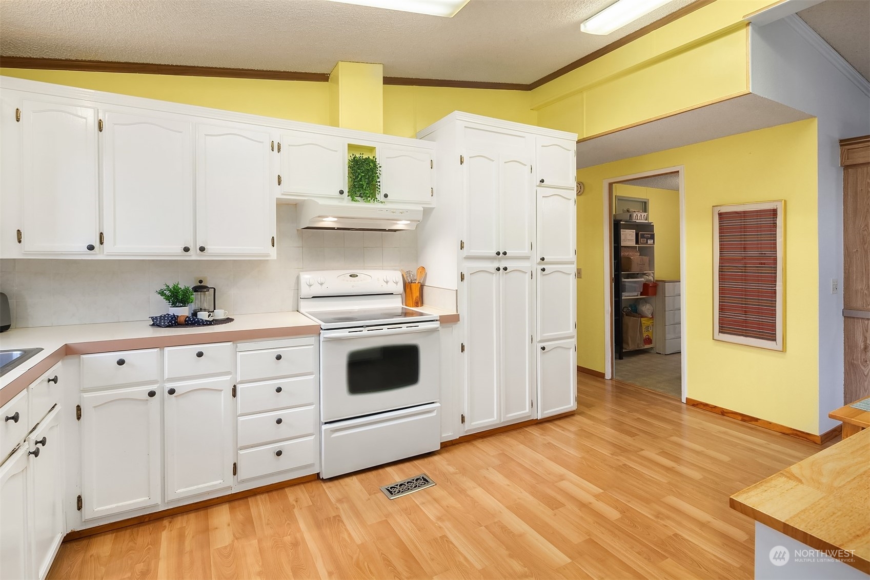 5810 Fleming Street, Unit 33 Everett, WA 98203 - Photo 11 of 28 a kitchen with cabinets and white appliances