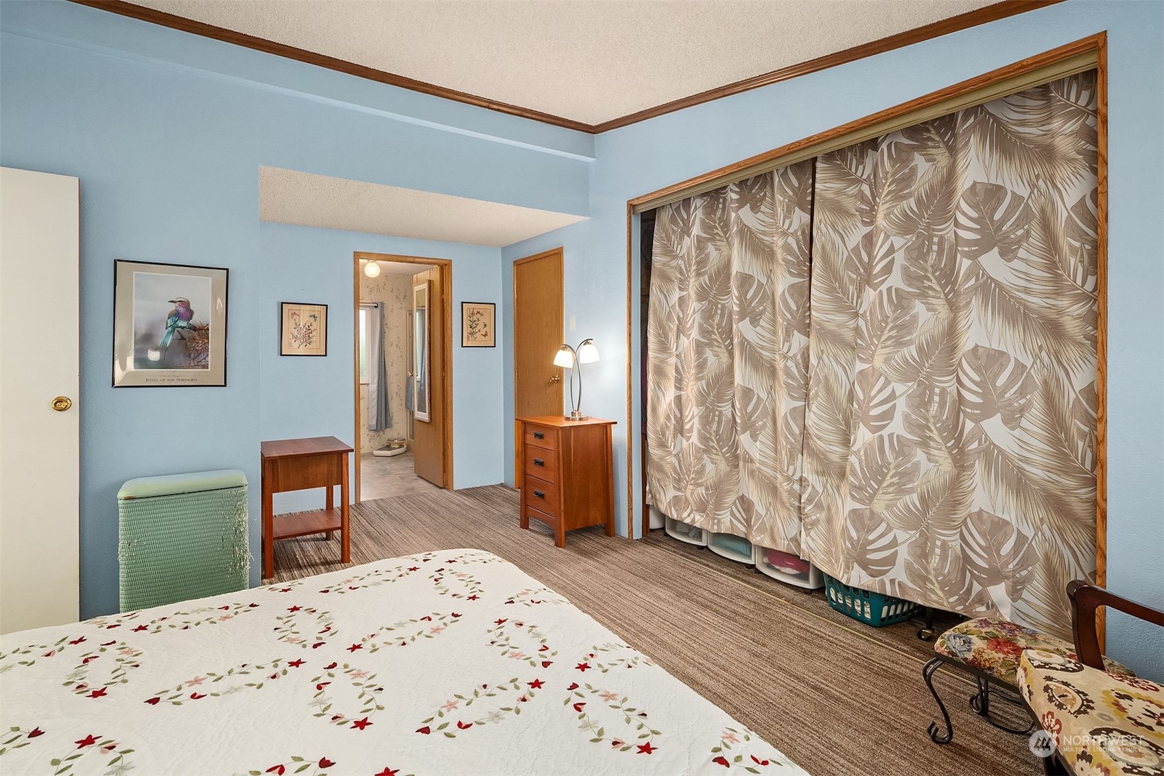 5810 Fleming Street, Unit 33 Everett, WA 98203 - Photo 14 of 28 a bedroom with a large bed and a dresser