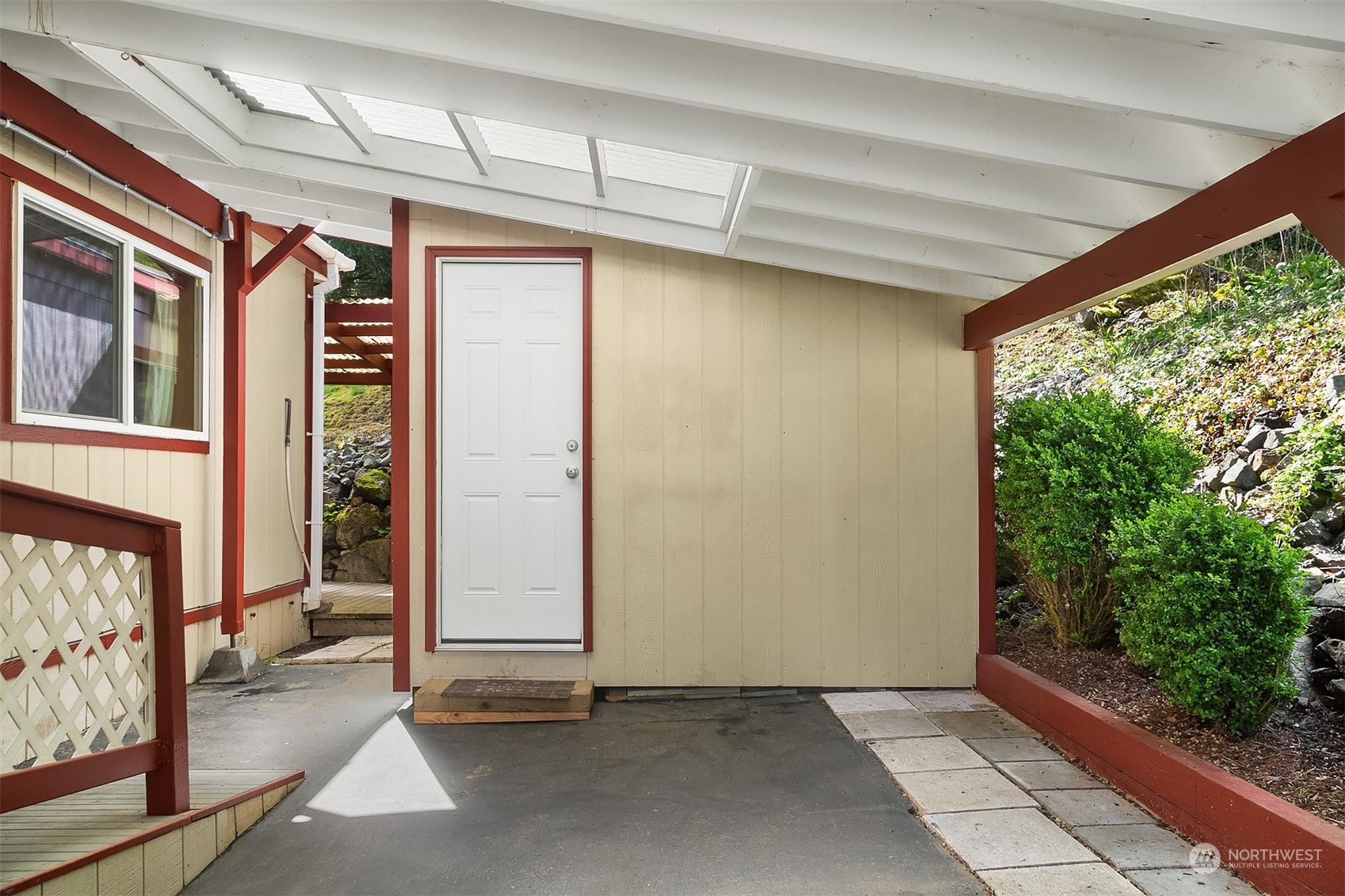 5810 Fleming Street, Unit 33 Everett, WA 98203 - Photo 19 of 28 a view of an empty room with a window